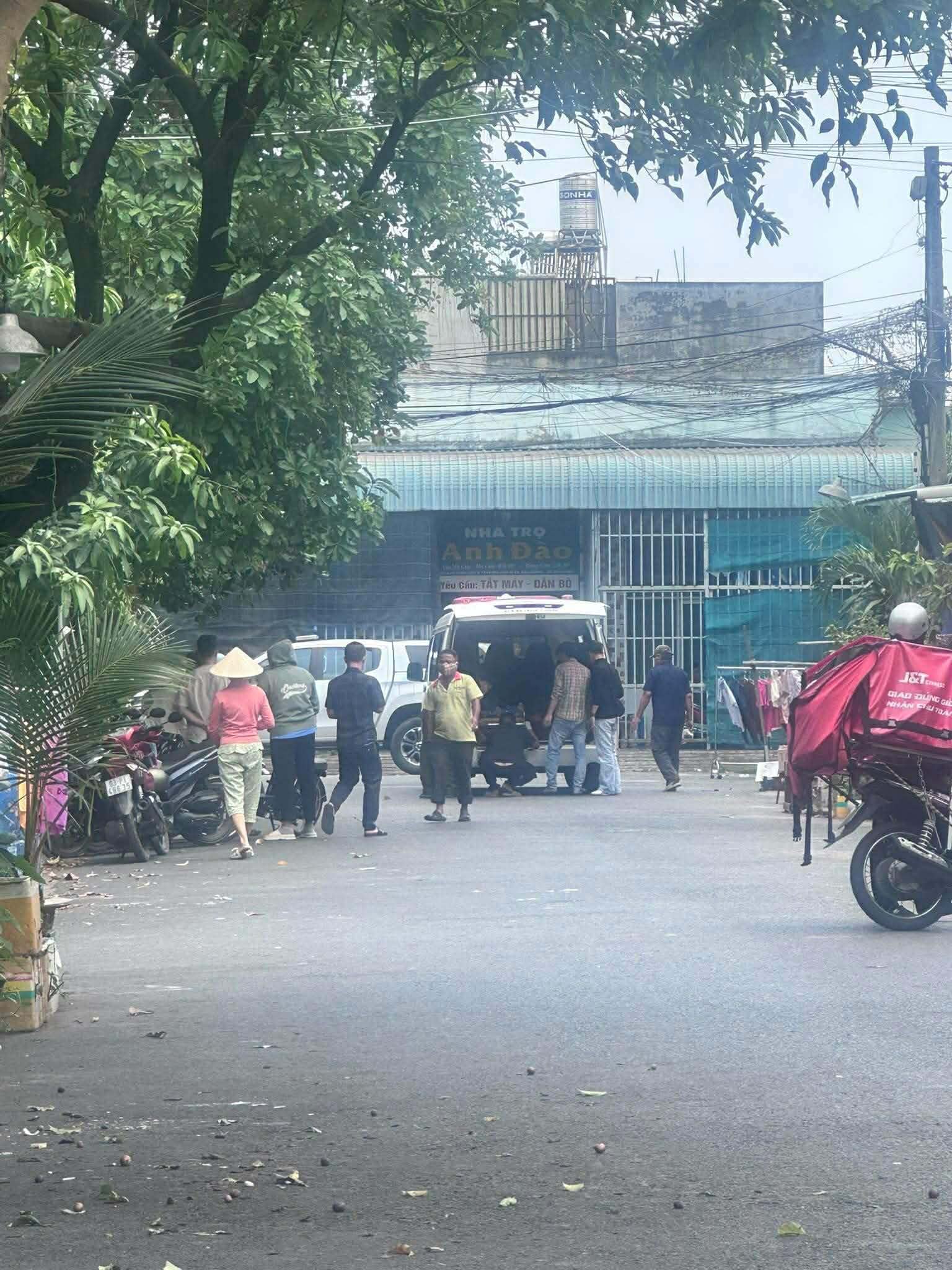 Ph&aacute;t hiện mẹ chồng tử vong trong tư thế treo cổ tại ph&ograve;ng trọ ở Dĩ An - Ảnh 1.