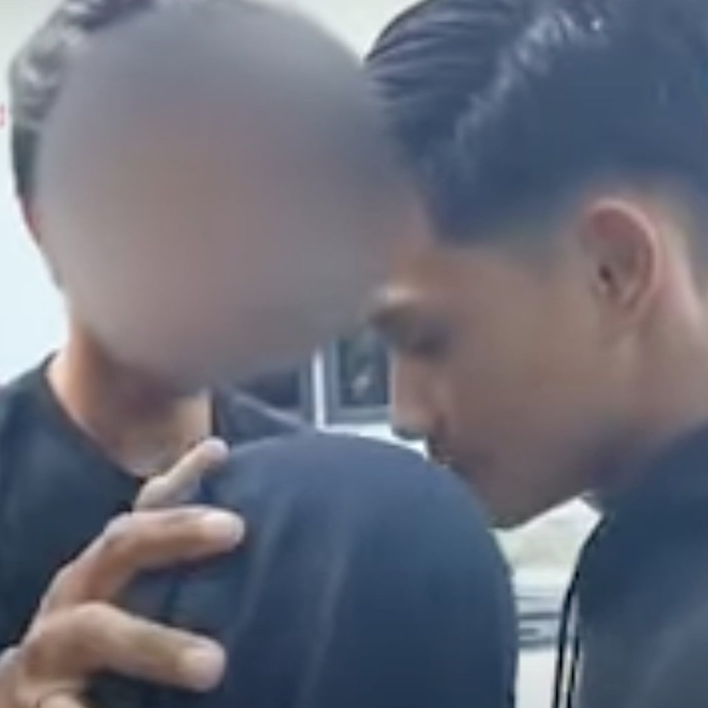 Chồng bắt quả tang vợ ngọai t&igrave;nh v&agrave; c&aacute;ch xử l&yacute; kh&ocirc;ng thể tin nổi tại Indonesia - Ảnh 2.