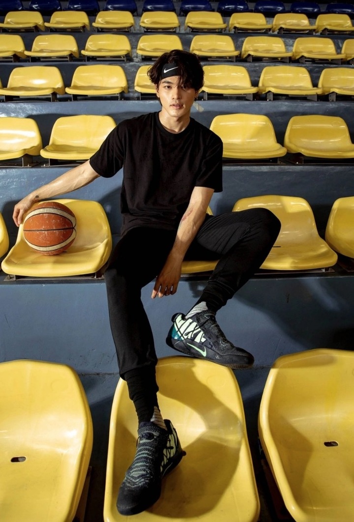 Khương l&ecirc;: Từ cầu thủ b&oacute;ng rổ tới nam ch&iacute;nh phim ăn kh&aacute;ch 2026 - Ảnh 4.