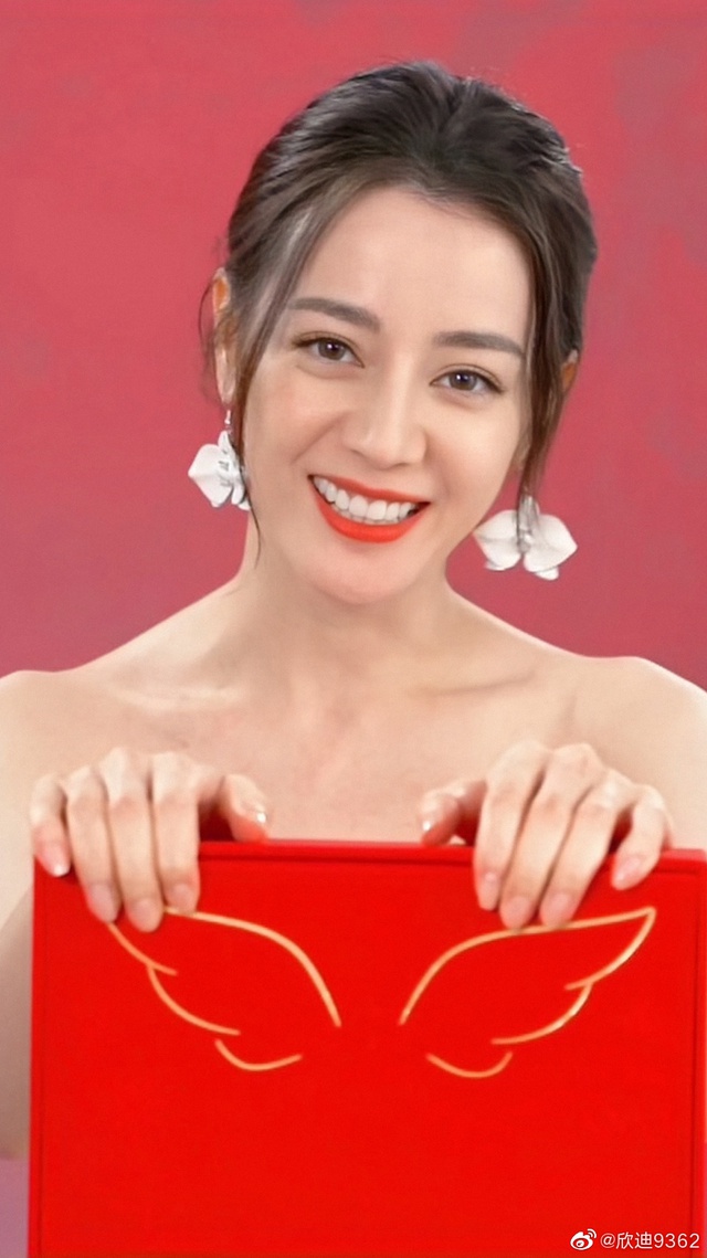 Địch Lệ Nhiệt Ba đ&atilde; l&agrave;m g&igrave; với gương mặt?- Ảnh 5.