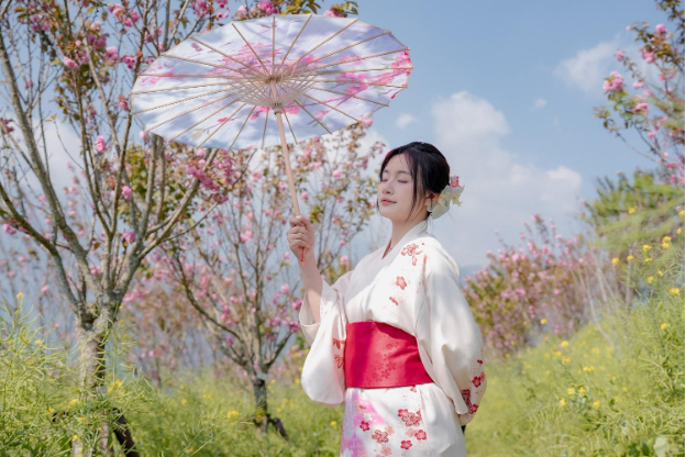 Ngỡ ng&agrave;ng sắc hồng Anh đ&agrave;o k&eacute;p phủ k&iacute;n Fansipan th&aacute;ng 4 - Ảnh 4.