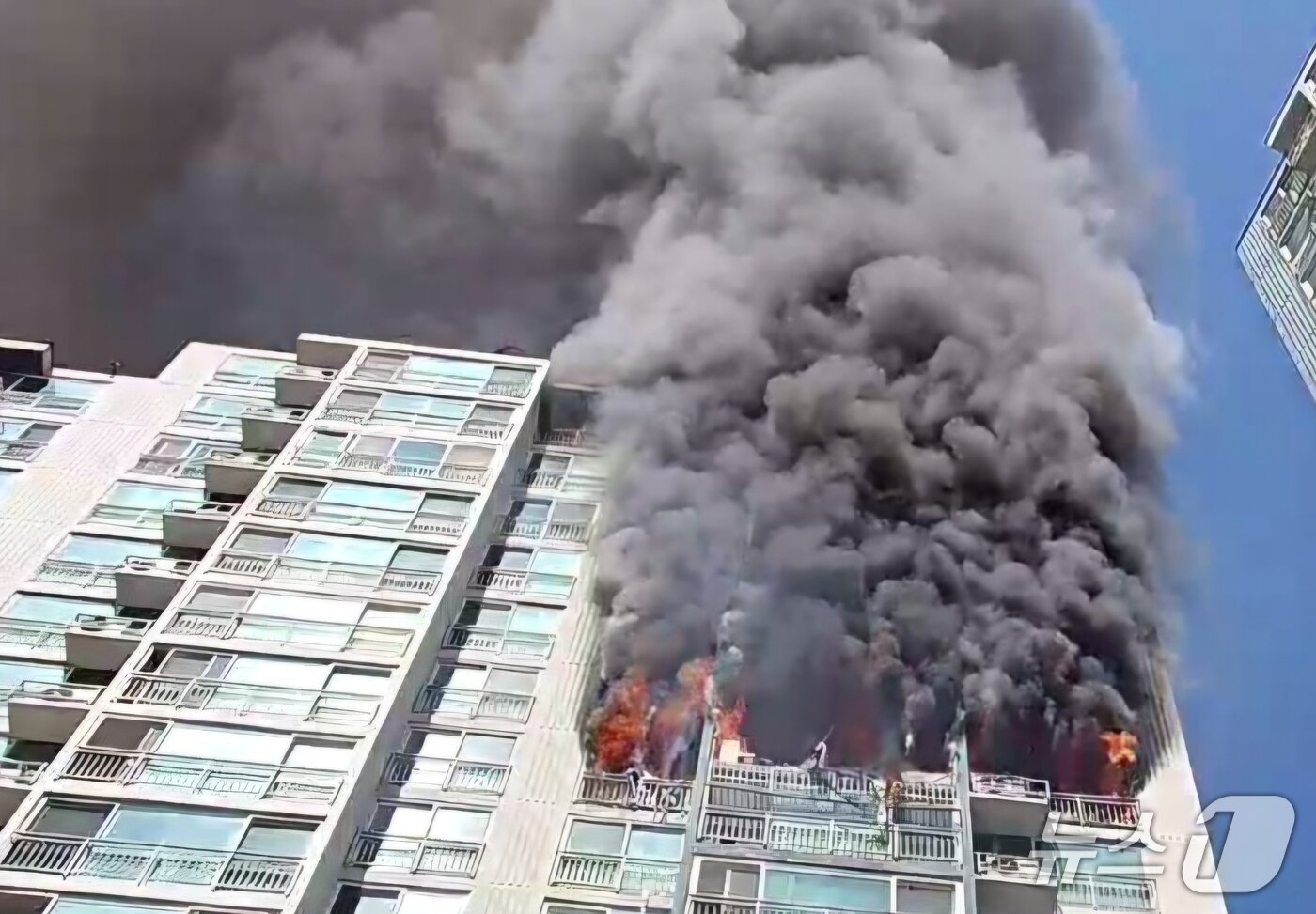 Ch&aacute;y chung cư 20 tầng ở Uiwang: Đ&ocirc;i vợ chồng tử vong v&agrave; 6 người bị thương - Ảnh 2.