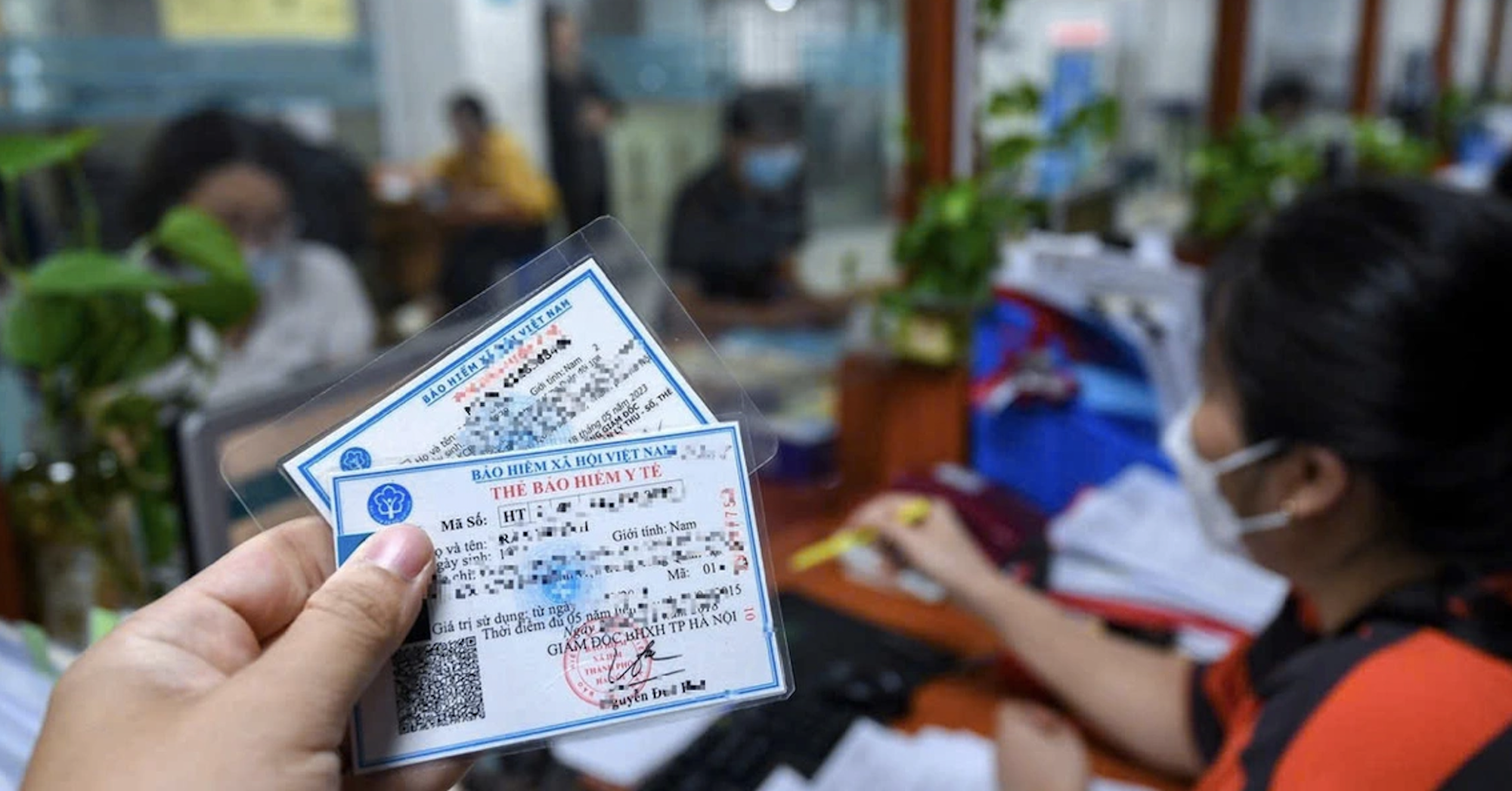 Thẻ BHYT v&agrave; quy định mới: Phạt tới 20 triệu đồng từ 15 / 5 / 2026 - Ảnh 1.