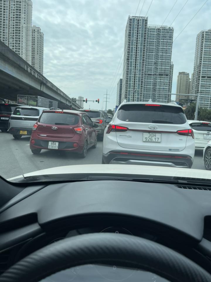 Cảnh tượng &ugrave;n tắc giao th&ocirc;ng tr&ecirc;n cao tốc s&aacute;ng 30 / 4 năm 2026 - Ảnh 1.