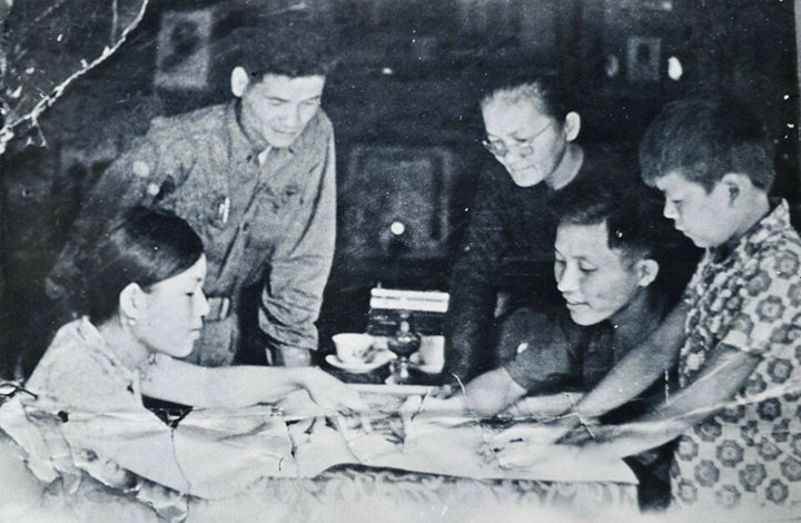 Chuyện &iacute;t biết về b&agrave; m&aacute; S&aacute;u v&agrave; h&agrave;nh tr&igrave;nh dẫn qu&acirc;n v&agrave;o S&agrave;i G&ograve;n năm 1975 - Ảnh 2.