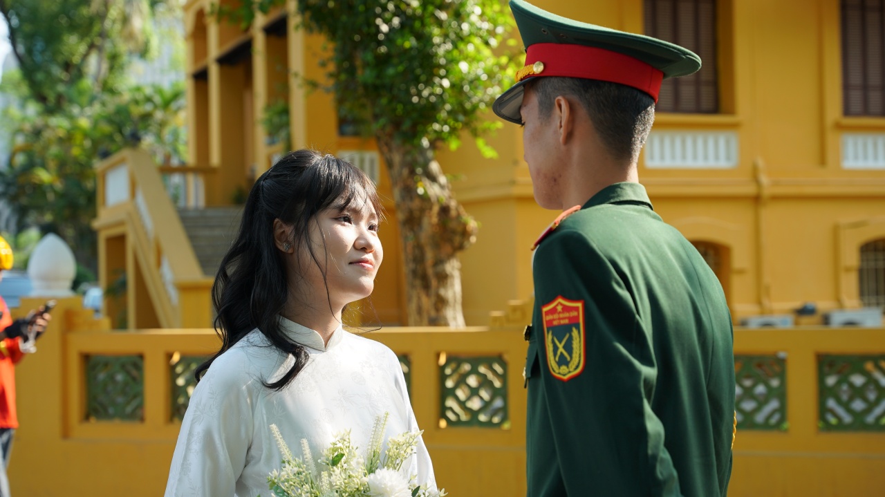 D&ograve;ng người xếp h&agrave;ng v&agrave;o Lăng B&aacute;c ng&agrave;y 30 / 4 kỷ niệm Giải ph&oacute;ng miền Nam - Ảnh 16.