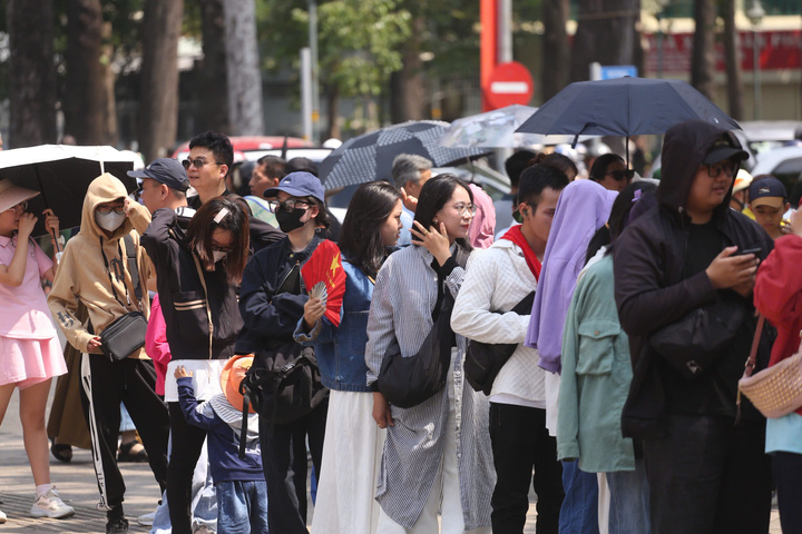 Cụ b&agrave; 80 tuổi x&uacute;c động thực hiện t&acirc;m nguyện cuối đời tại Dinh Độc Lập ng&agrave;y 30 / 4 - Ảnh 16.