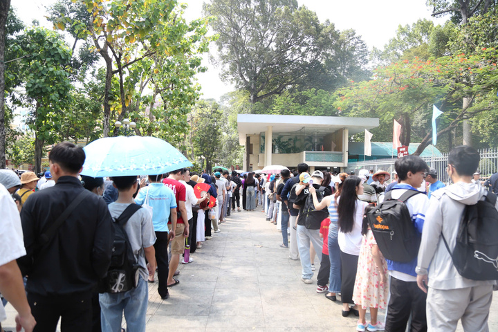 Cụ b&agrave; 80 tuổi x&uacute;c động thực hiện t&acirc;m nguyện cuối đời tại Dinh Độc Lập ng&agrave;y 30 / 4 - Ảnh 15.