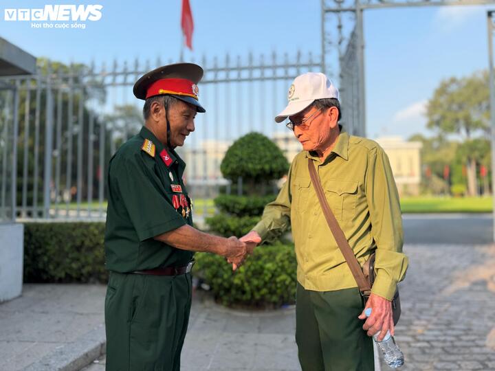 Cụ b&agrave; 80 tuổi x&uacute;c động thực hiện t&acirc;m nguyện cuối đời tại Dinh Độc Lập ng&agrave;y 30 / 4 - Ảnh 8.