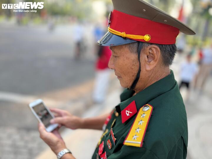 Cụ b&agrave; 80 tuổi x&uacute;c động thực hiện t&acirc;m nguyện cuối đời tại Dinh Độc Lập ng&agrave;y 30 / 4 - Ảnh 10.