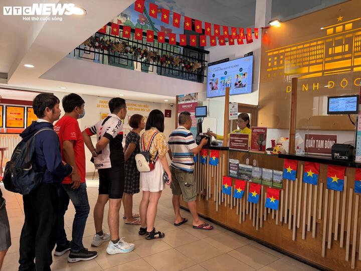 Cụ b&agrave; 80 tuổi x&uacute;c động thực hiện t&acirc;m nguyện cuối đời tại Dinh Độc Lập ng&agrave;y 30 / 4 - Ảnh 18.