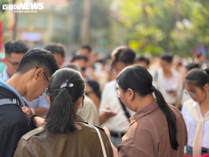 Cụ b&agrave; 80 tuổi x&uacute;c động thực hiện t&acirc;m nguyện cuối đời tại Dinh Độc Lập ng&agrave;y 30 / 4 - Ảnh 12.