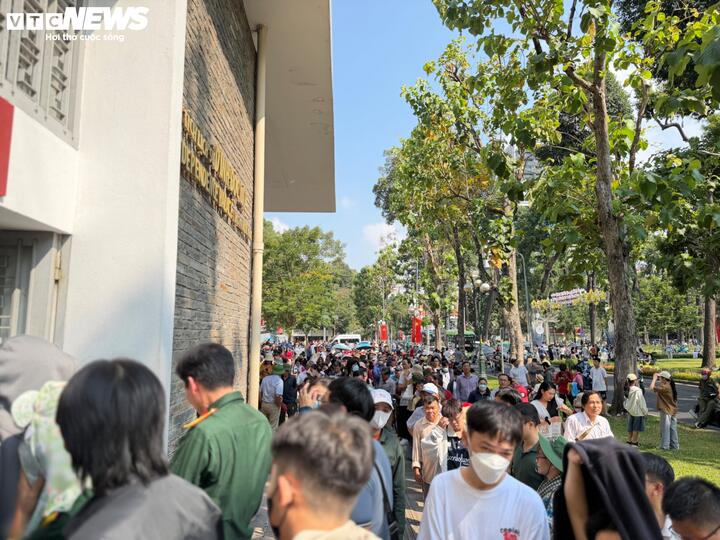 Cụ b&agrave; 80 tuổi x&uacute;c động thực hiện t&acirc;m nguyện cuối đời tại Dinh Độc Lập ng&agrave;y 30 / 4 - Ảnh 23.