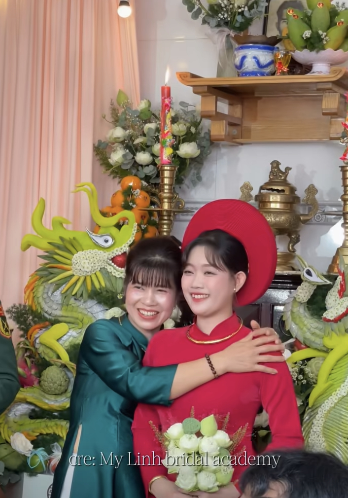 Đ&aacute;m cưới Mũi trưởng Long ở T&acirc;y Ninh: Visual c&ocirc; d&acirc;u v&agrave; sự xuất hiện độc lạ của Hậu Ho&agrave;ng - Ảnh 2.