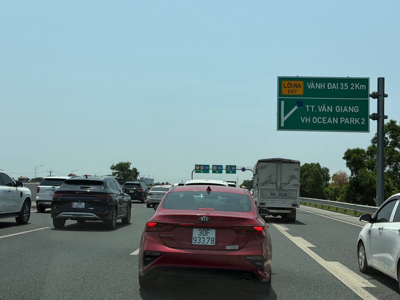 Cảnh tượng &ugrave;n tắc giao th&ocirc;ng tr&ecirc;n cao tốc s&aacute;ng 30 / 4 năm 2026 - Ảnh 3.