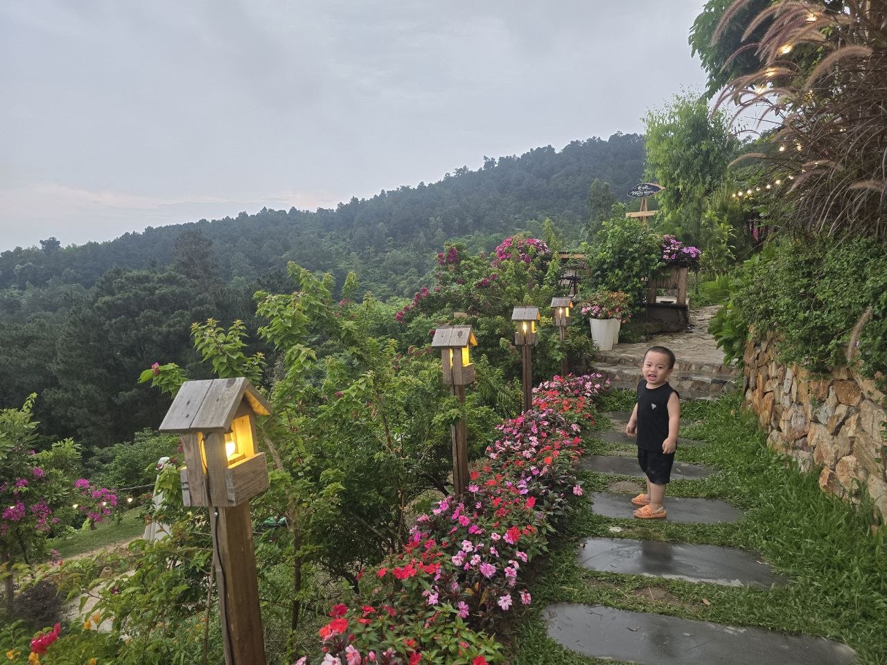 T&ocirc;i khuy&ecirc;n c&aacute;c mẹ: Cho con đi du lịch th&igrave; cứ phi&ecirc;n phiến đi một ch&uacute;t!- Ảnh 2.