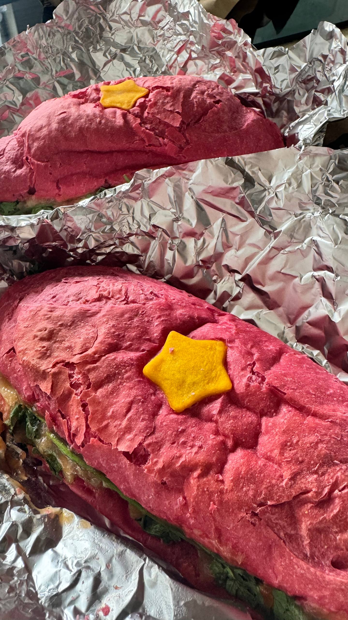 B&aacute;nh m&igrave; quốc kỳ vỏ đỏ 100 % organic đ&aacute;ng thử ở H&agrave; Nội năm 2026 - Ảnh 7.