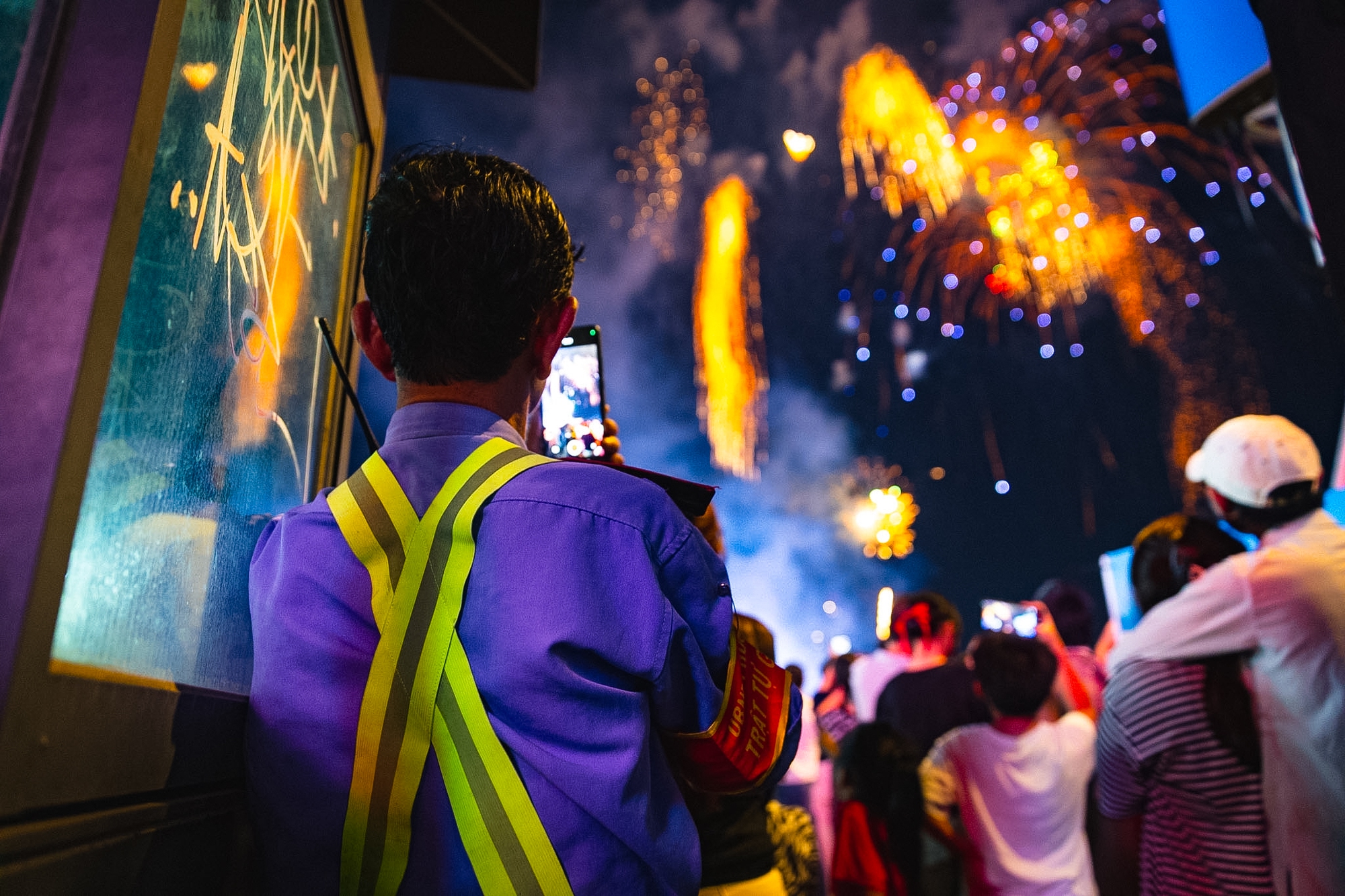 Rực rỡ ph&aacute;o hoa tr&ecirc;n bầu trời TP.HCM đ&ecirc;m 30/4 - Ảnh 13.