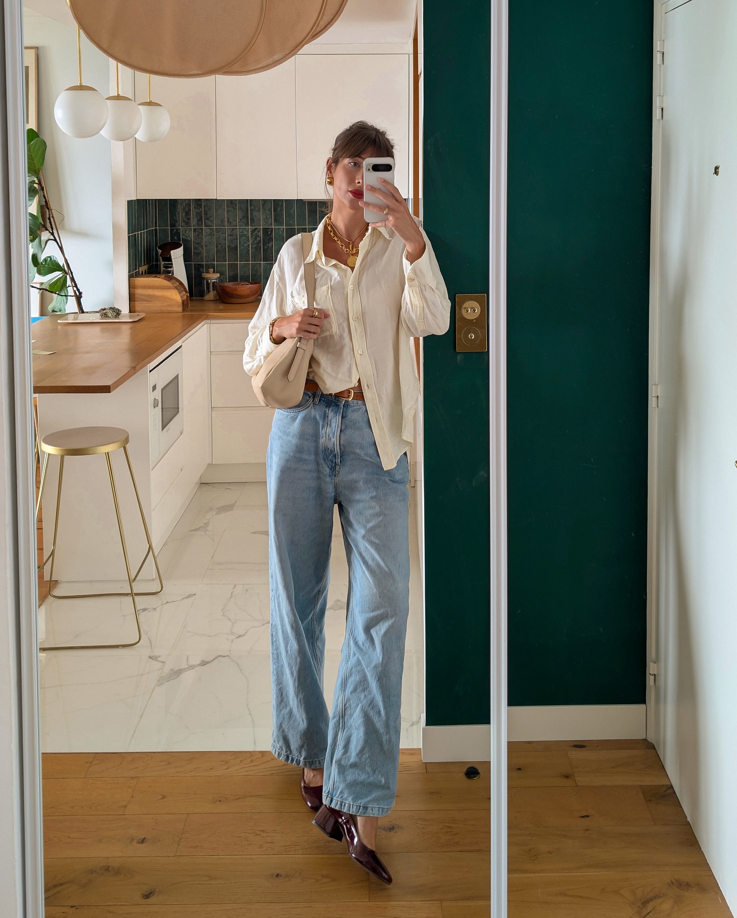 5 C&aacute;ch mặc quần jeans m&ugrave;a h&egrave; của phụ nữ Ph&aacute;p trẻ trung v&agrave; thanh lịch - Ảnh 8.