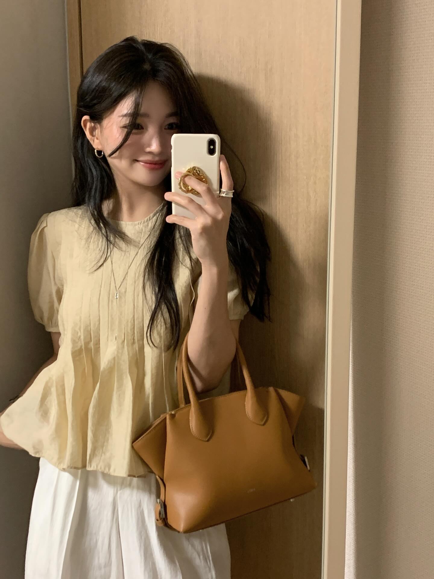 5 Mẫu &aacute;o blouse t&ocirc;n d&aacute;ng tuyệt đẹp cho m&ugrave;a h&egrave; 2026 , gi&uacute;p bạn cao r&aacute;o v&agrave; thon thả - Ảnh 5.