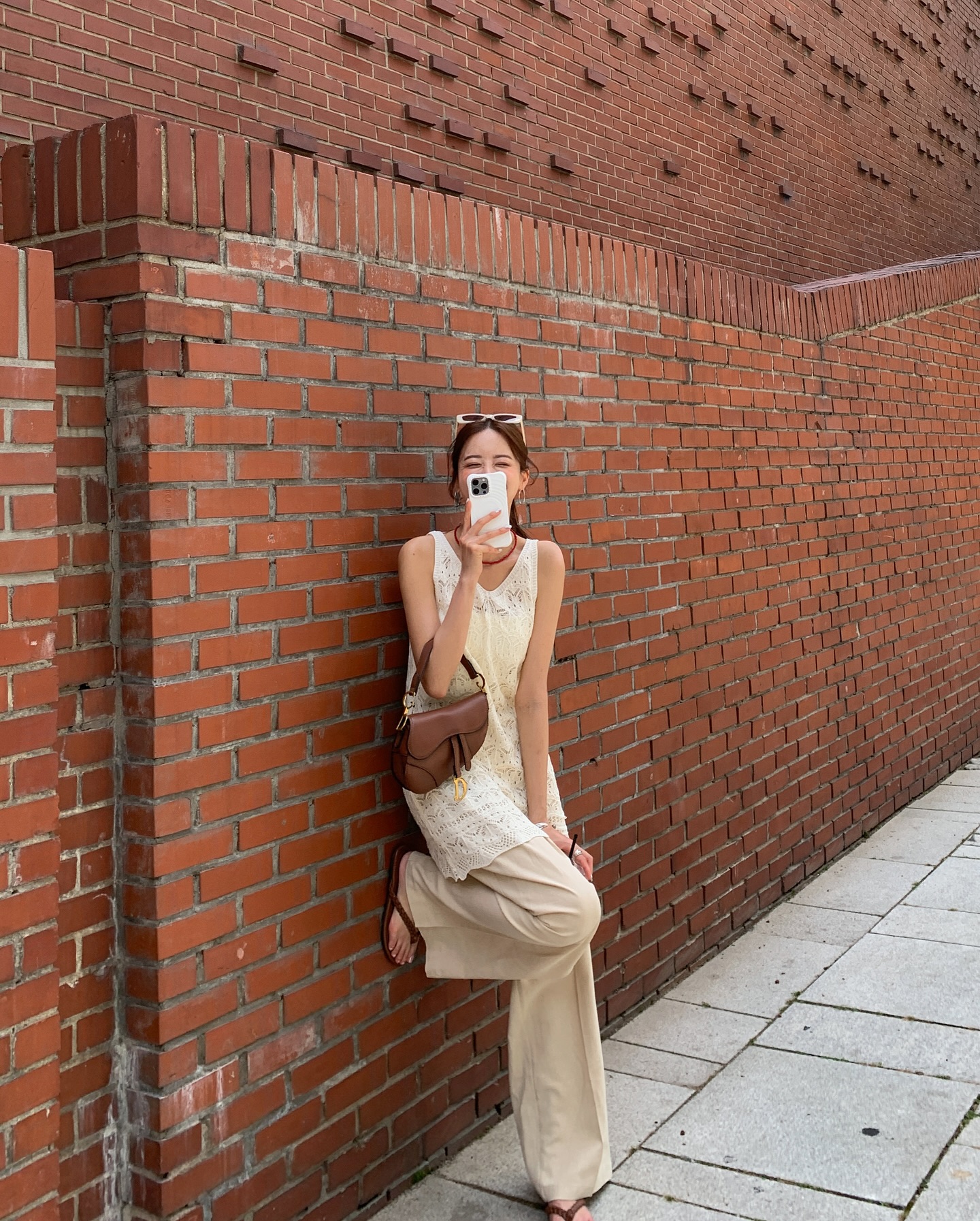 4 Cách phối quần ống rộng hoàn hảo cho chuyến du lịch thêm phong cách năm 2026 - Ảnh 5.