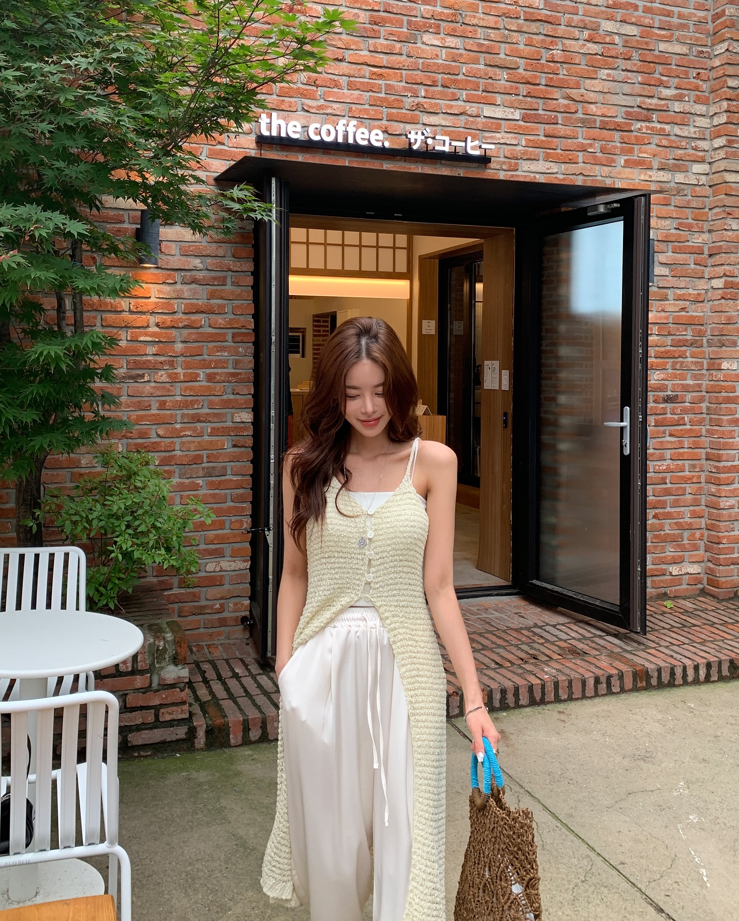 4 Cách phối quần ống rộng hoàn hảo cho chuyến du lịch thêm phong cách năm 2026 - Ảnh 3.