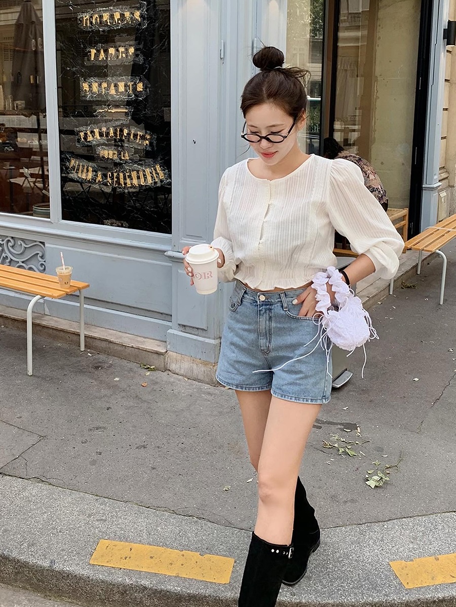 5 Mẫu &aacute;o blouse t&ocirc;n d&aacute;ng tuyệt đẹp cho m&ugrave;a h&egrave; 2026 , gi&uacute;p bạn cao r&aacute;o v&agrave; thon thả - Ảnh 4.