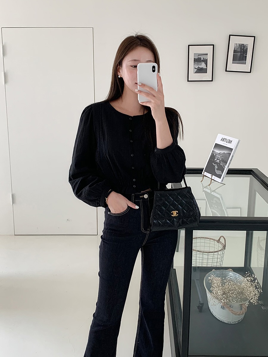 5 Mẫu &aacute;o blouse t&ocirc;n d&aacute;ng tuyệt đẹp cho m&ugrave;a h&egrave; 2026 , gi&uacute;p bạn cao r&aacute;o v&agrave; thon thả - Ảnh 9.