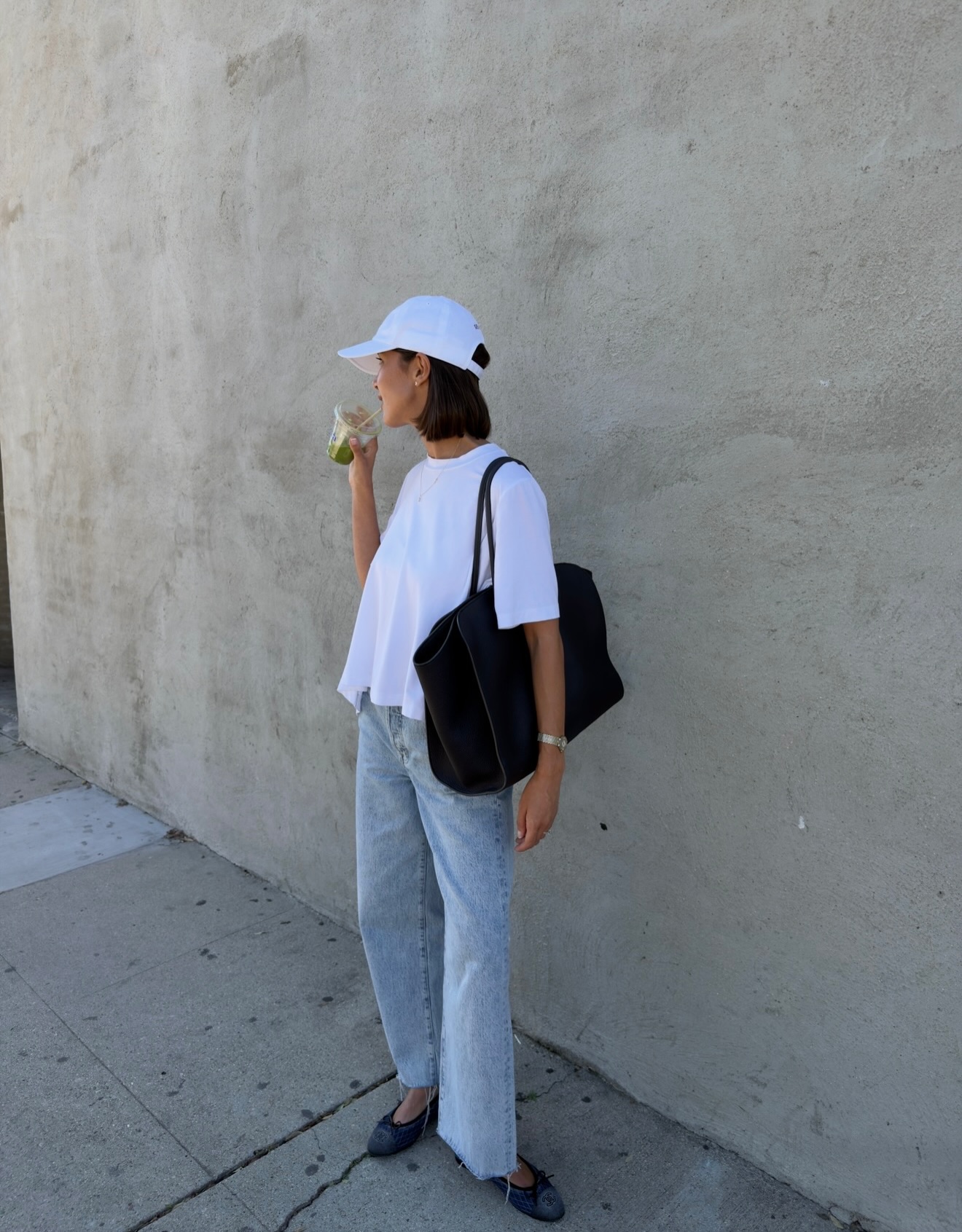 5 C&aacute;ch mặc quần jeans m&ugrave;a h&egrave; của phụ nữ Ph&aacute;p trẻ trung v&agrave; thanh lịch - Ảnh 3.