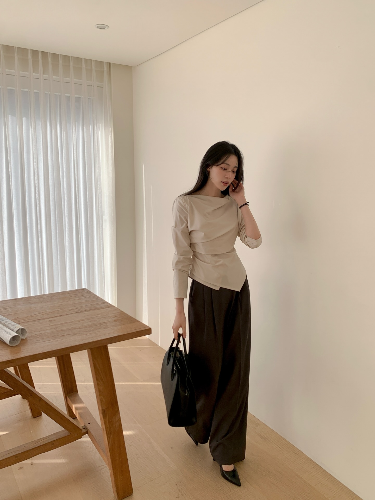 5 Mẫu &aacute;o blouse t&ocirc;n d&aacute;ng tuyệt đẹp cho m&ugrave;a h&egrave; 2026 , gi&uacute;p bạn cao r&aacute;o v&agrave; thon thả - Ảnh 1.