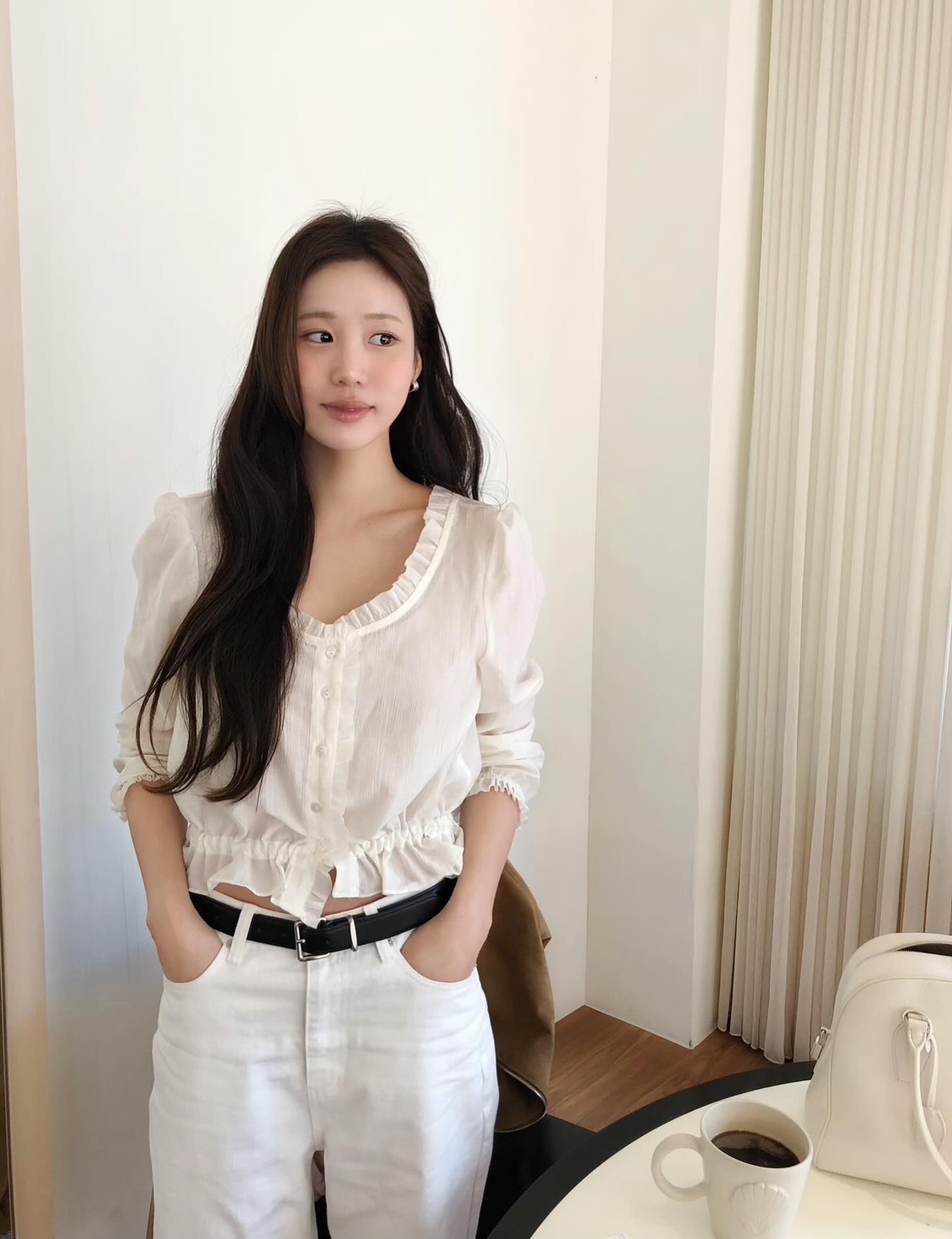 5 Mẫu &aacute;o blouse t&ocirc;n d&aacute;ng tuyệt đẹp cho m&ugrave;a h&egrave; 2026 , gi&uacute;p bạn cao r&aacute;o v&agrave; thon thả - Ảnh 3.