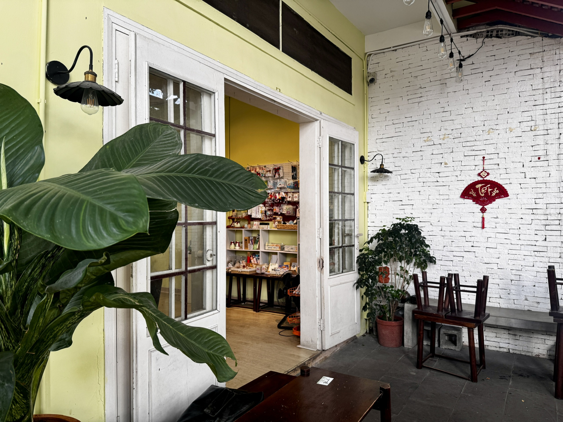 Kh&aacute;ch ngồi 10 tiếng tại qu&aacute;n c&agrave; ph&ecirc; v&agrave; đ&aacute;nh gi&aacute; 1 sao: Sự thật bất ngờ từ M&ecirc; Bistro Cafe - Ảnh 3.