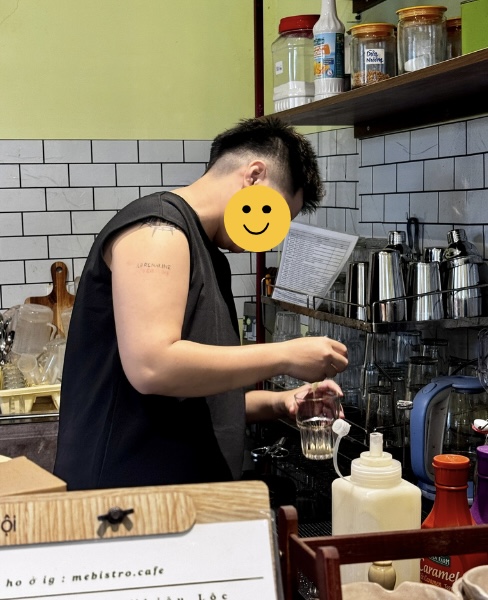 Kh&aacute;ch ngồi 10 tiếng tại qu&aacute;n c&agrave; ph&ecirc; v&agrave; đ&aacute;nh gi&aacute; 1 sao: Sự thật bất ngờ từ M&ecirc; Bistro Cafe - Ảnh 4.