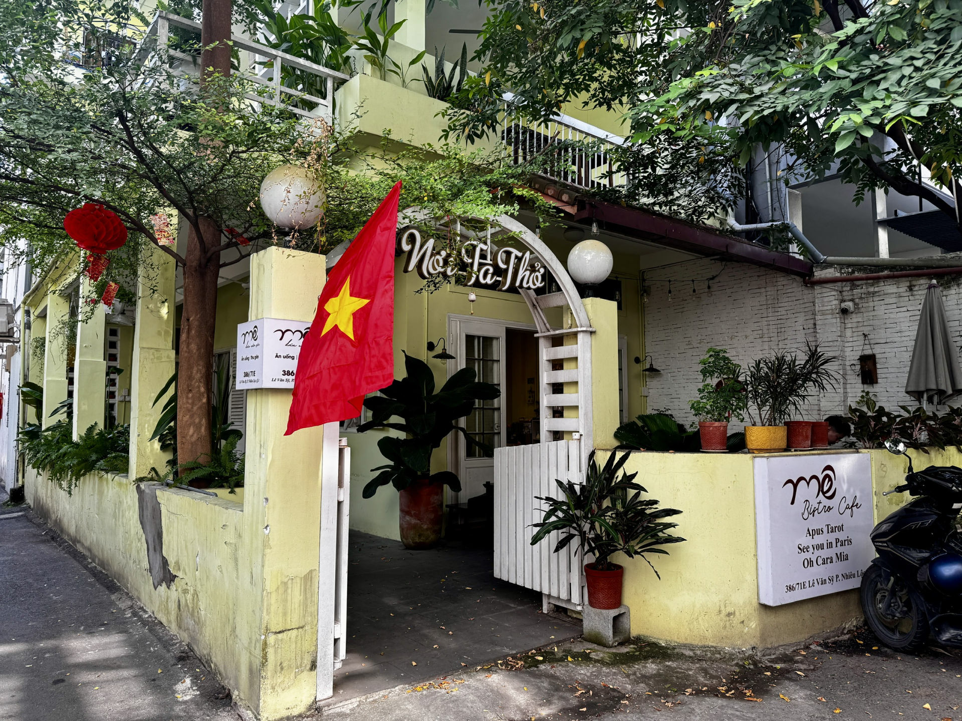 Kh&aacute;ch ngồi 10 tiếng tại qu&aacute;n c&agrave; ph&ecirc; v&agrave; đ&aacute;nh gi&aacute; 1 sao: Sự thật bất ngờ từ M&ecirc; Bistro Cafe - Ảnh 1.