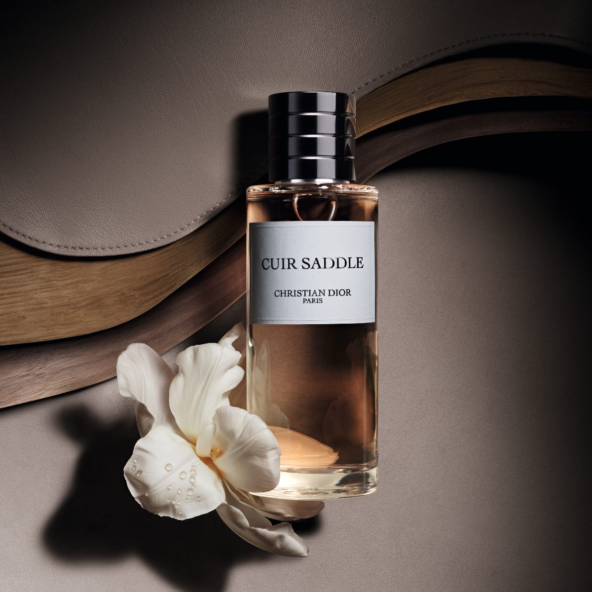 Nước hoa thu h&uacute;t t&igrave;nh y&ecirc;u gi&uacute;p bạn tho&aacute;t ế ngay năm 2026 với phong thủy vượng kh&iacute; - Ảnh 12.