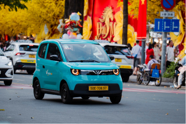 Lên 4 bánh vẫn nhẹ gánh, tài xế mạnh dạn xuống tiền với Minio Green - Ảnh 2. Lên 4 bánh vẫn nhẹ gánh, tài xế mạnh dạn xuống tiền với Minio Green - Ảnh 2.