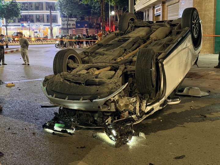 Khởi tố t&agrave;i xế Lexus t&ocirc;ng li&ecirc;n ho&agrave;n 6 xe tr&ecirc;n phố H&agrave; Nội g&acirc;y chấn động - Ảnh 1.