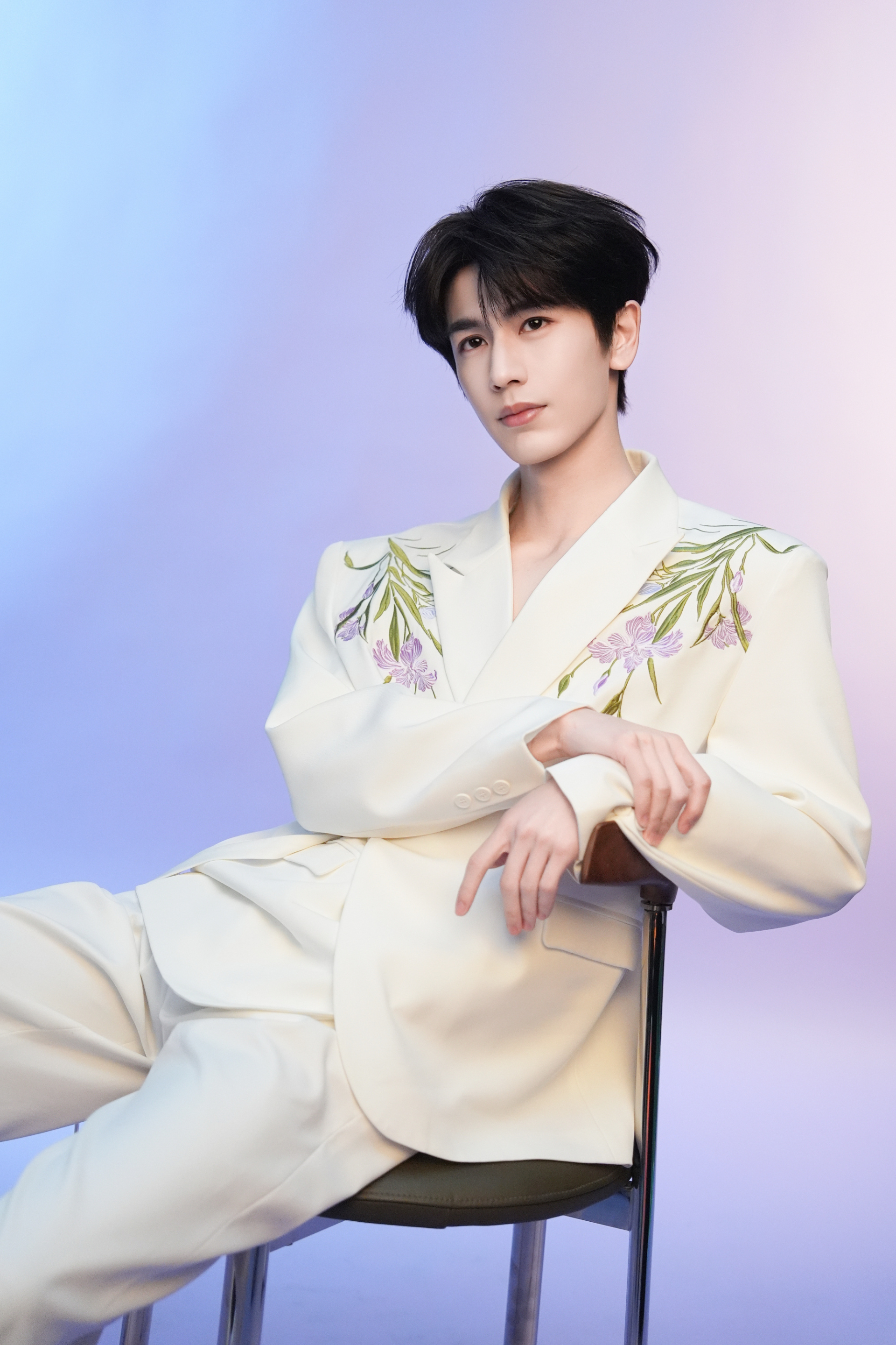 Trương Lăng H&aacute;ch v&agrave; cuộc khủng hoảng tướng qu&acirc;n kem nền trong phim cổ trang - Ảnh 4.