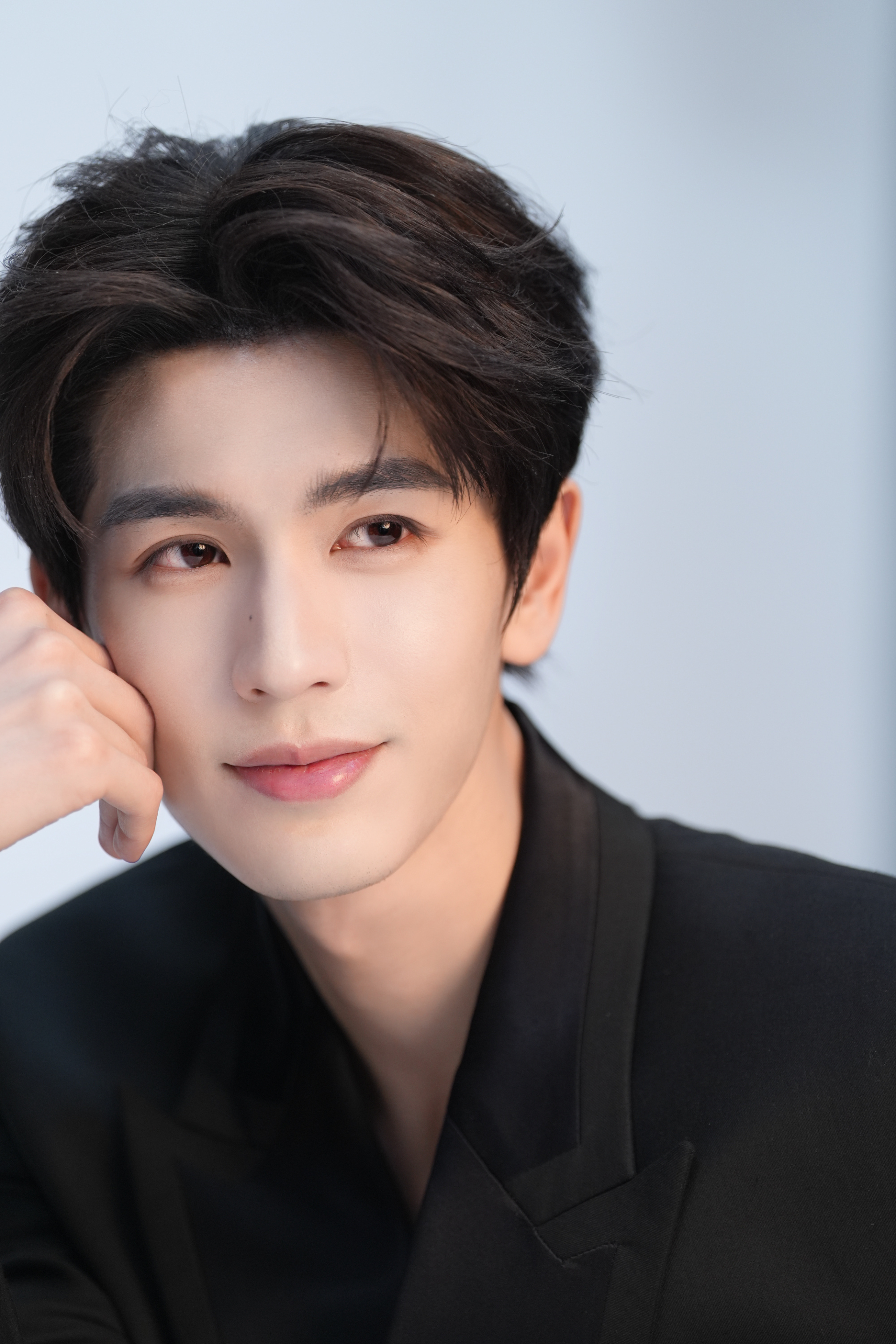 Trương Lăng H&aacute;ch v&agrave; cuộc khủng hoảng tướng qu&acirc;n kem nền trong phim cổ trang - Ảnh 3.