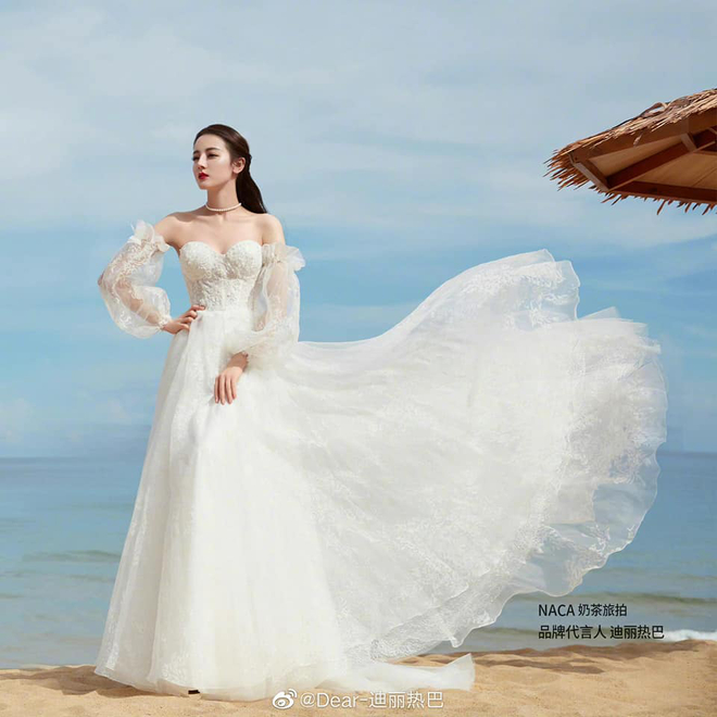 Địch Lệ Nhiệt Ba: Mỹ nh&acirc;n mặc v&aacute;y cưới đẹp nhất showbiz 2026 - Ảnh 7.