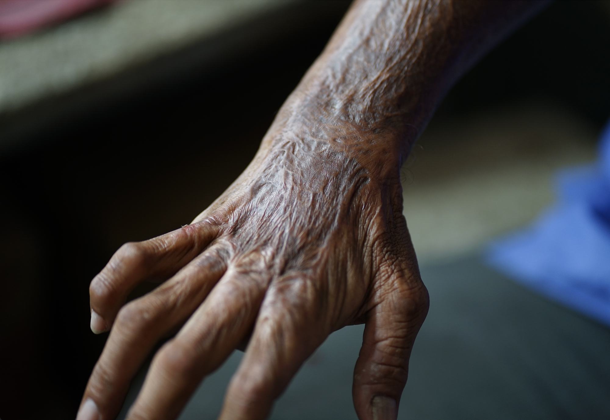 Một ng&agrave;y theo ch&acirc;n người b&aacute;n v&eacute; số đi ph&aacute;t cơm cho bệnh nh&acirc;n ngh&egrave;o tại TP . HCM - Ảnh 8.