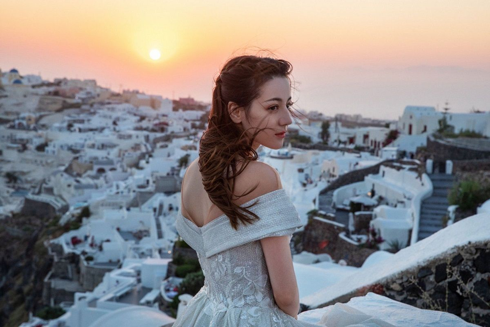 Địch Lệ Nhiệt Ba: Mỹ nh&acirc;n mặc v&aacute;y cưới đẹp nhất showbiz 2026 - Ảnh 12.