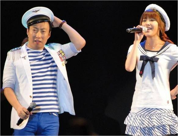 IU v&agrave; Park Myung Soo: Mối quan hệ gần 20 năm Sau lời xin lỗi - Ảnh 2.