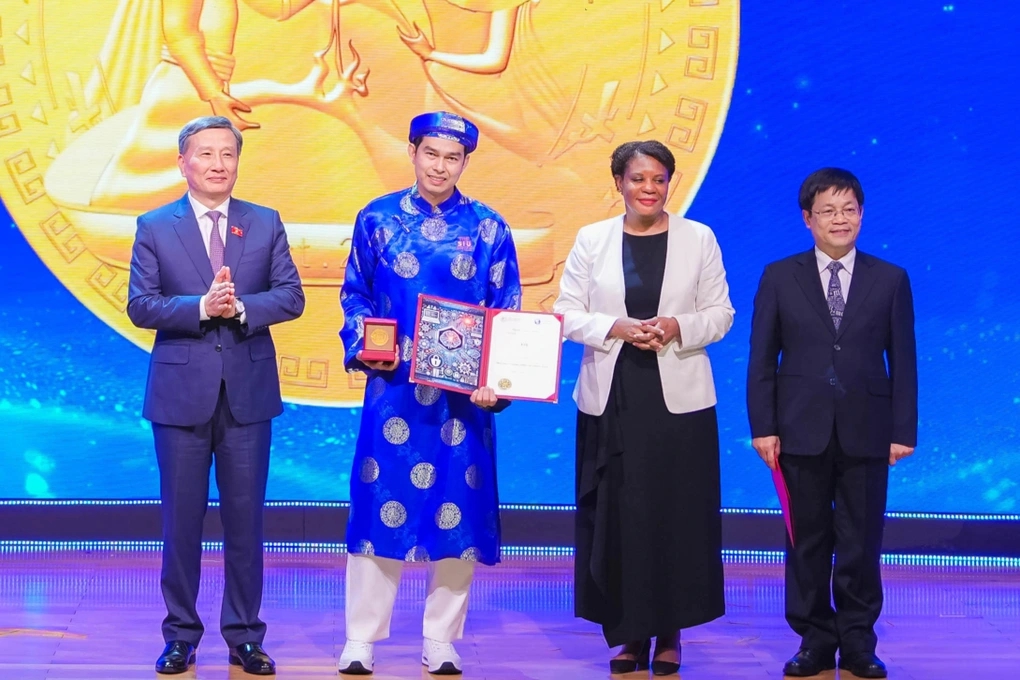 Gặp gỡ hai nh&agrave; khoa học vinh danh SIU Prize Computer Science 2024 tại Việt Nam - Ảnh 2.