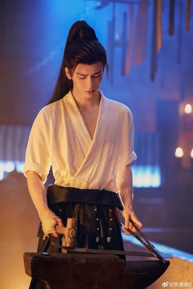 Trương Lăng H&aacute;ch v&agrave; ồn &agrave;o hậu trường phim Trục Ngọc: Diễn xuất g&acirc;y tranh c&atilde;i - Ảnh 3.