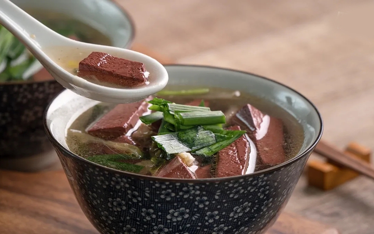 B&aacute;c sĩ Bệnh viện Bạch Mai cảnh b&aacute;o 1 t&igrave;nh trạng bệnh đang tăng nhanh, người gi&agrave; hay trẻ đều mắc nhiều - Ảnh 2.