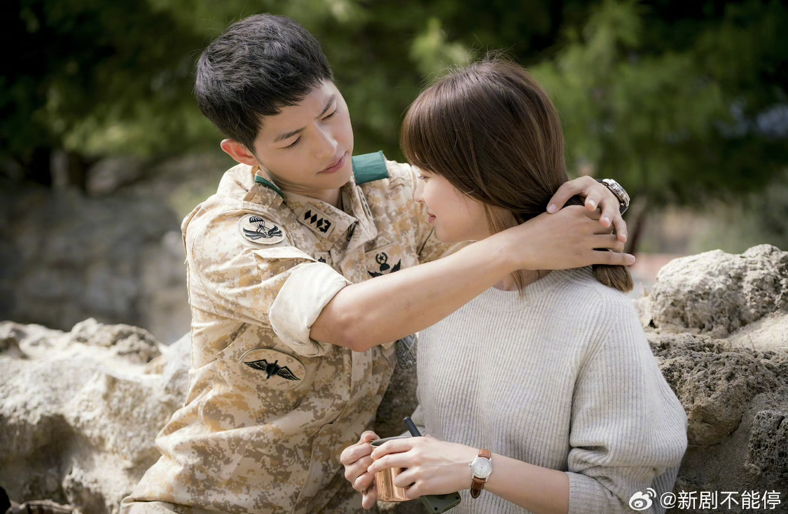 Hậu Duệ Mặt Trời: 10 Năm huyền thọai phim H&agrave;n kh&ocirc;ng thể thay thế năm 2026 - Ảnh 3.