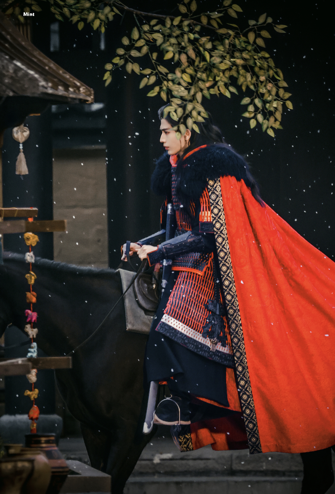 Trương Lăng H&aacute;ch v&agrave; những h&igrave;nh ảnh hậu trường g&acirc;y tranh c&atilde;i trong Quy Loan 2026 - Ảnh 2.