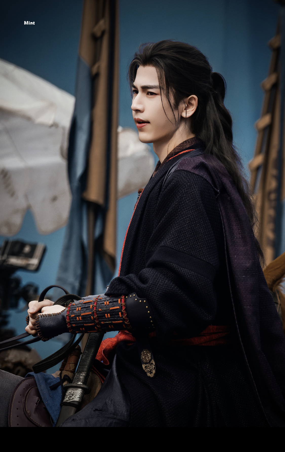 Trương Lăng H&aacute;ch v&agrave; những h&igrave;nh ảnh hậu trường g&acirc;y tranh c&atilde;i trong Quy Loan 2026 - Ảnh 3.