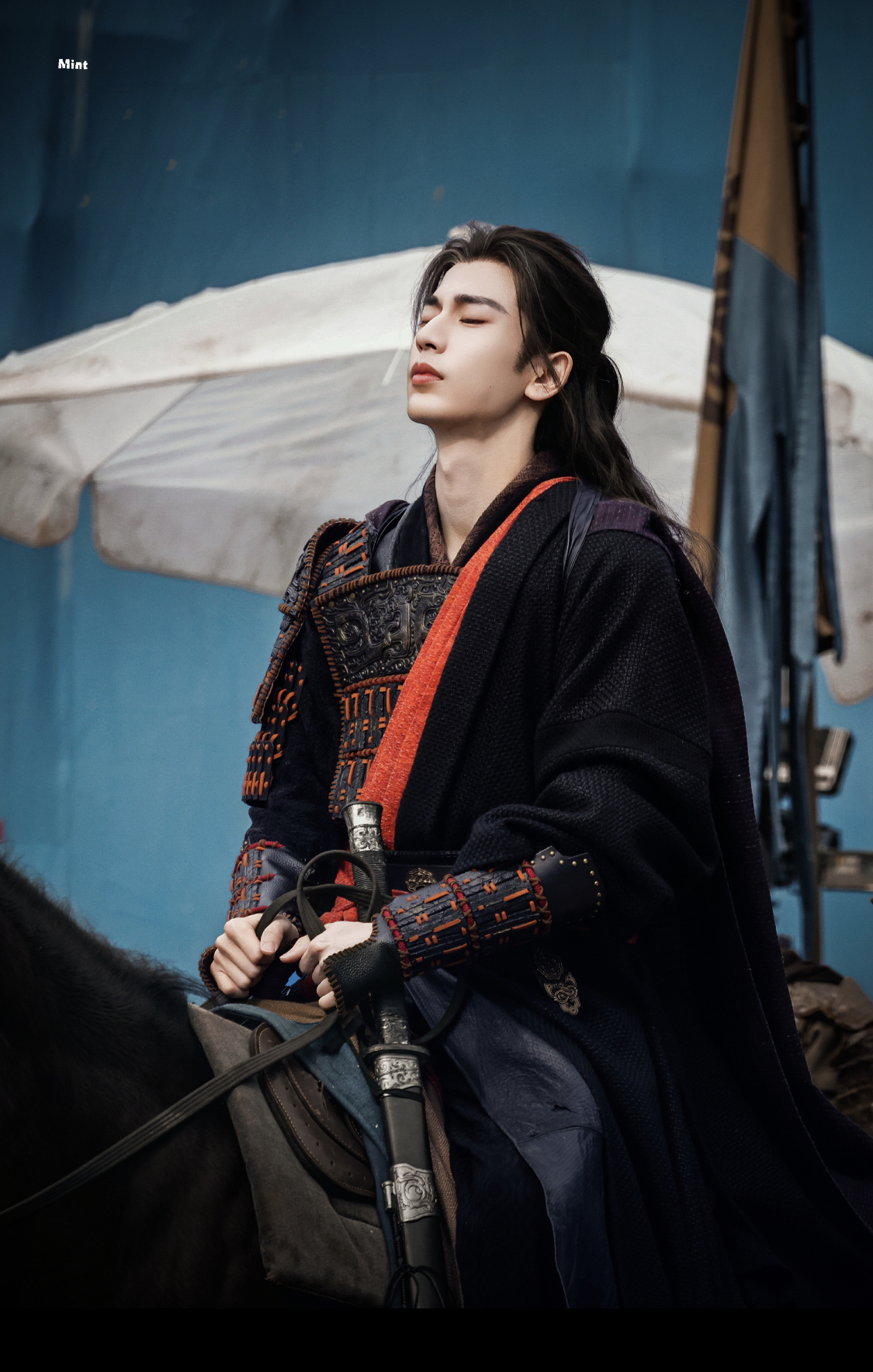 Trương Lăng H&aacute;ch v&agrave; những h&igrave;nh ảnh hậu trường g&acirc;y tranh c&atilde;i trong Quy Loan 2026 - Ảnh 4.